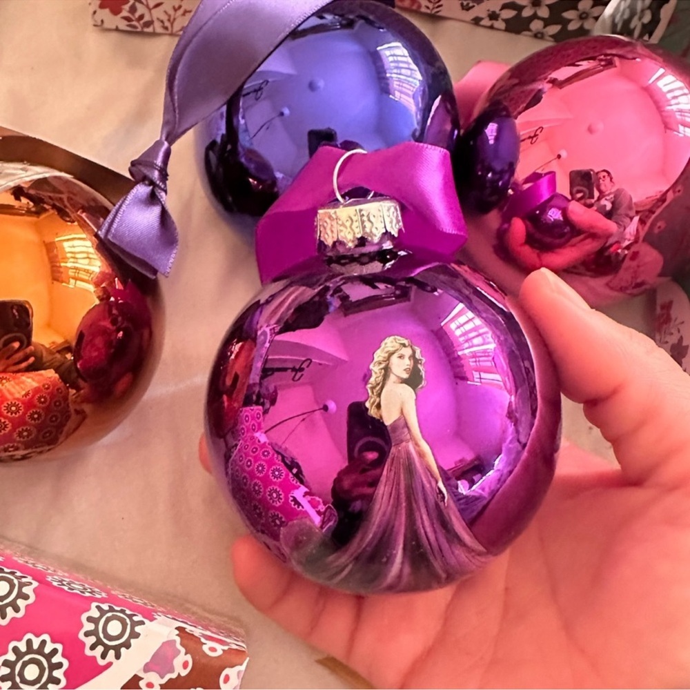 Taylor Swift Christmas Ball Ornaments. - Picture 3 of 12